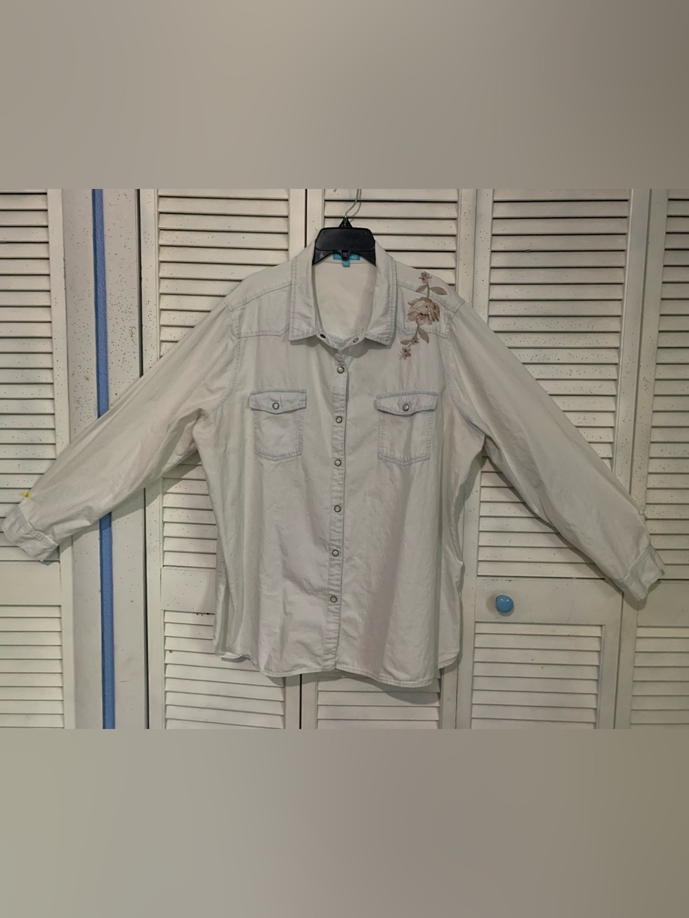 Vintage Country Living Pearl Snap Shirt with Embroidered Shoulder